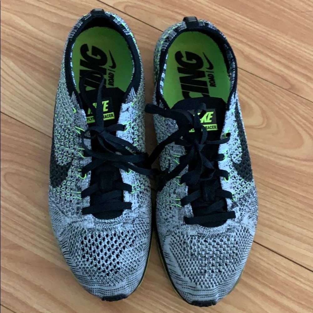 Nike fly knit racer (men’s size 8)